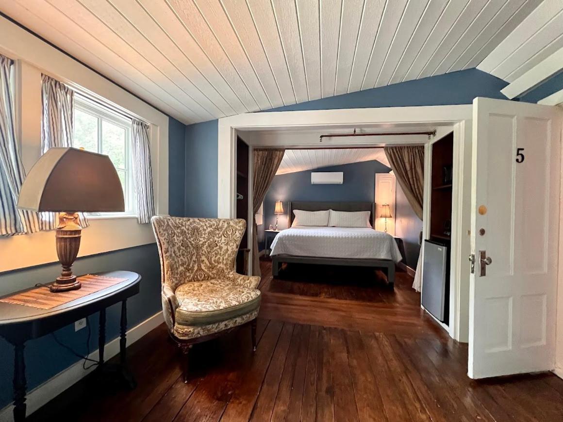 Отель Barncastle Blue Hill Экстерьер фото